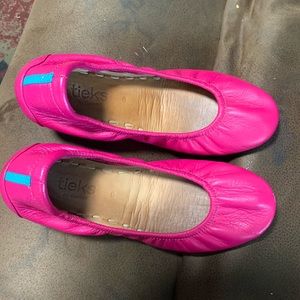 Fuchsia Tieks Size 6